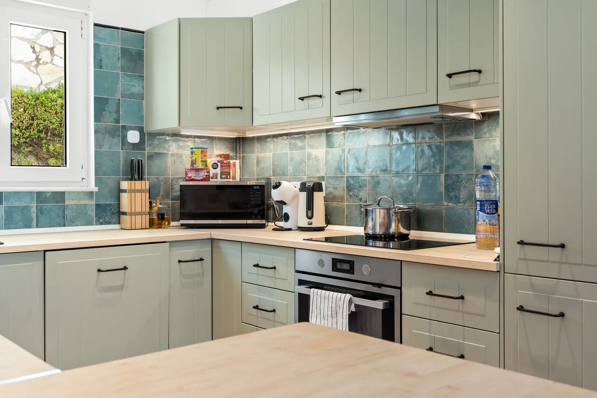 b9802aa7-f4ff-42cb-af9d-eff3e29a74ce