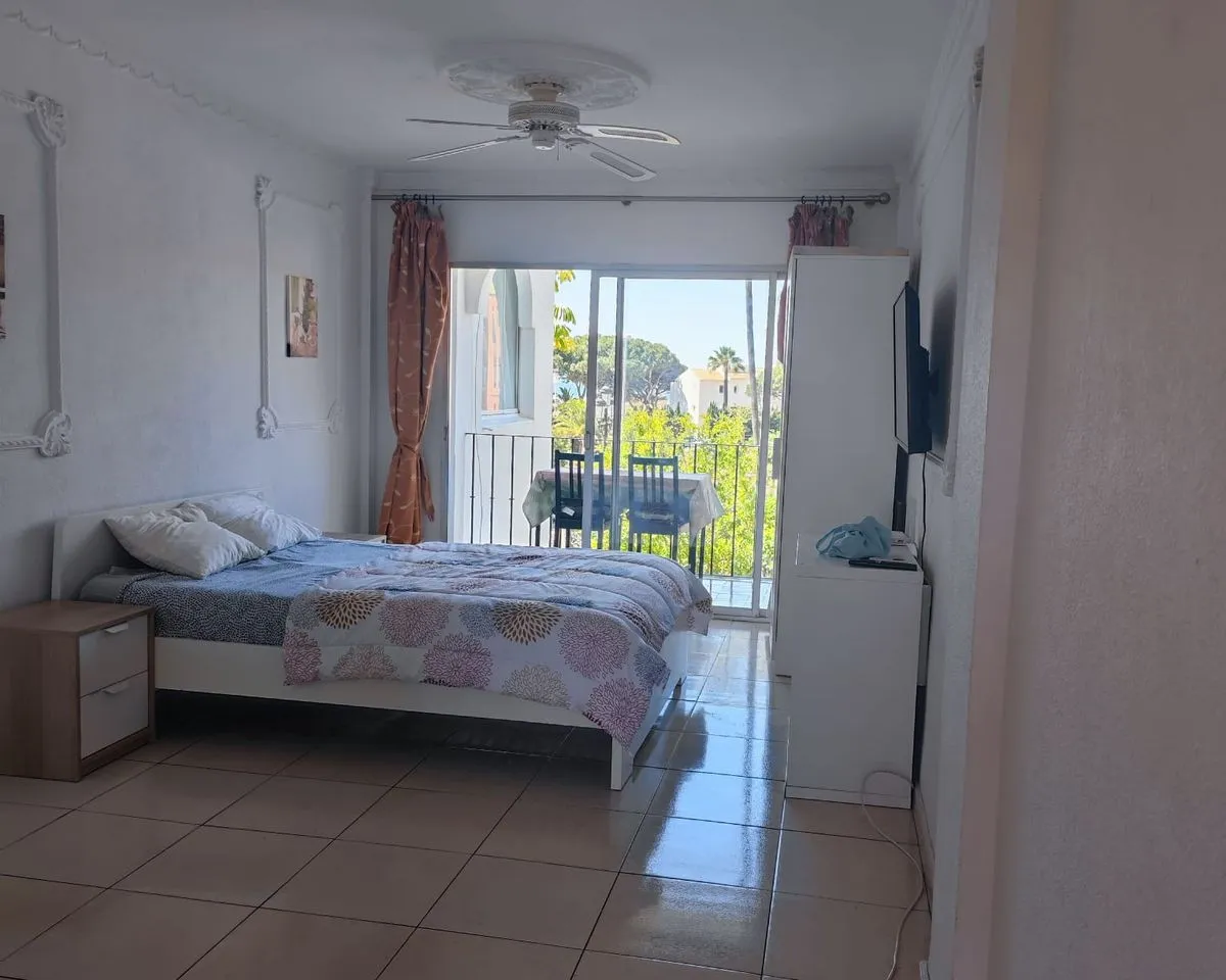 Cozy Calahonda Studio with Amenities