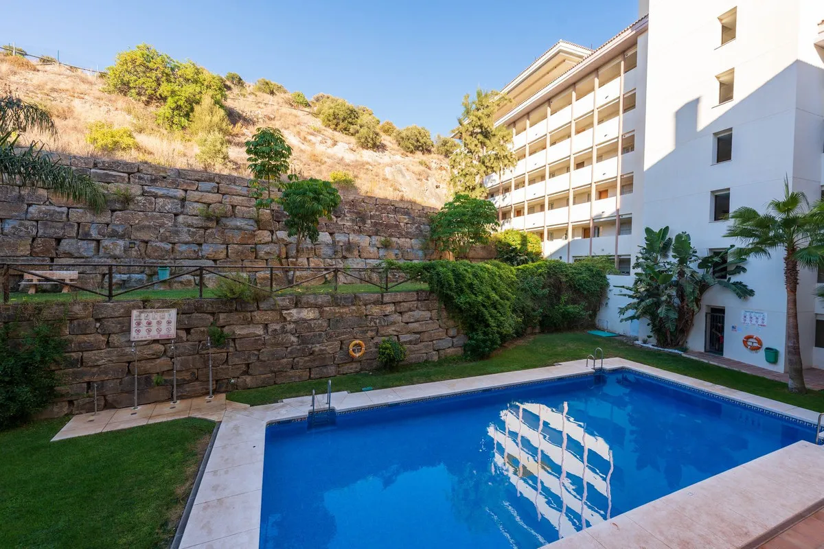 b2bff141-ee6d-43c3-b26f-bd1fd75f8204