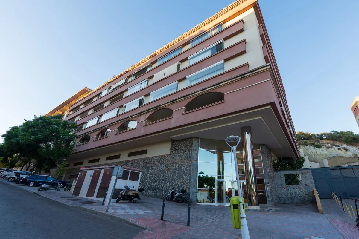 bac991d2-0dbb-4a28-9ef5-d9376603f1df