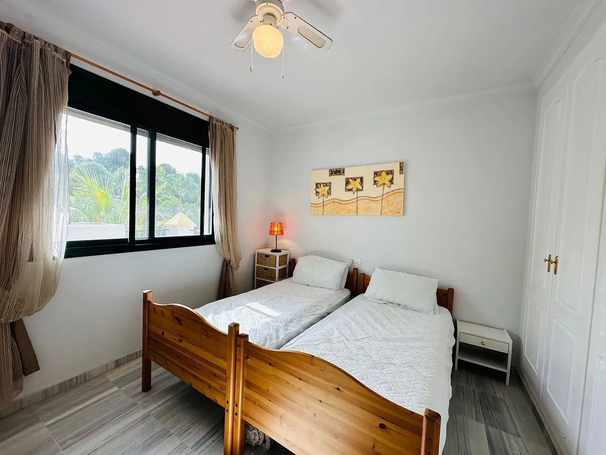 7a24ea96-8b0d-4997-b5b1-8fc2a25f8181