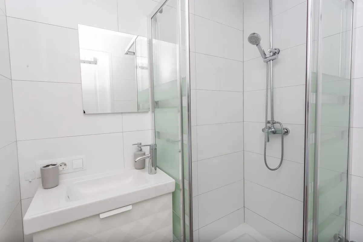 0e9f7119-5fca-4e1f-a7a6-ec420b46097f