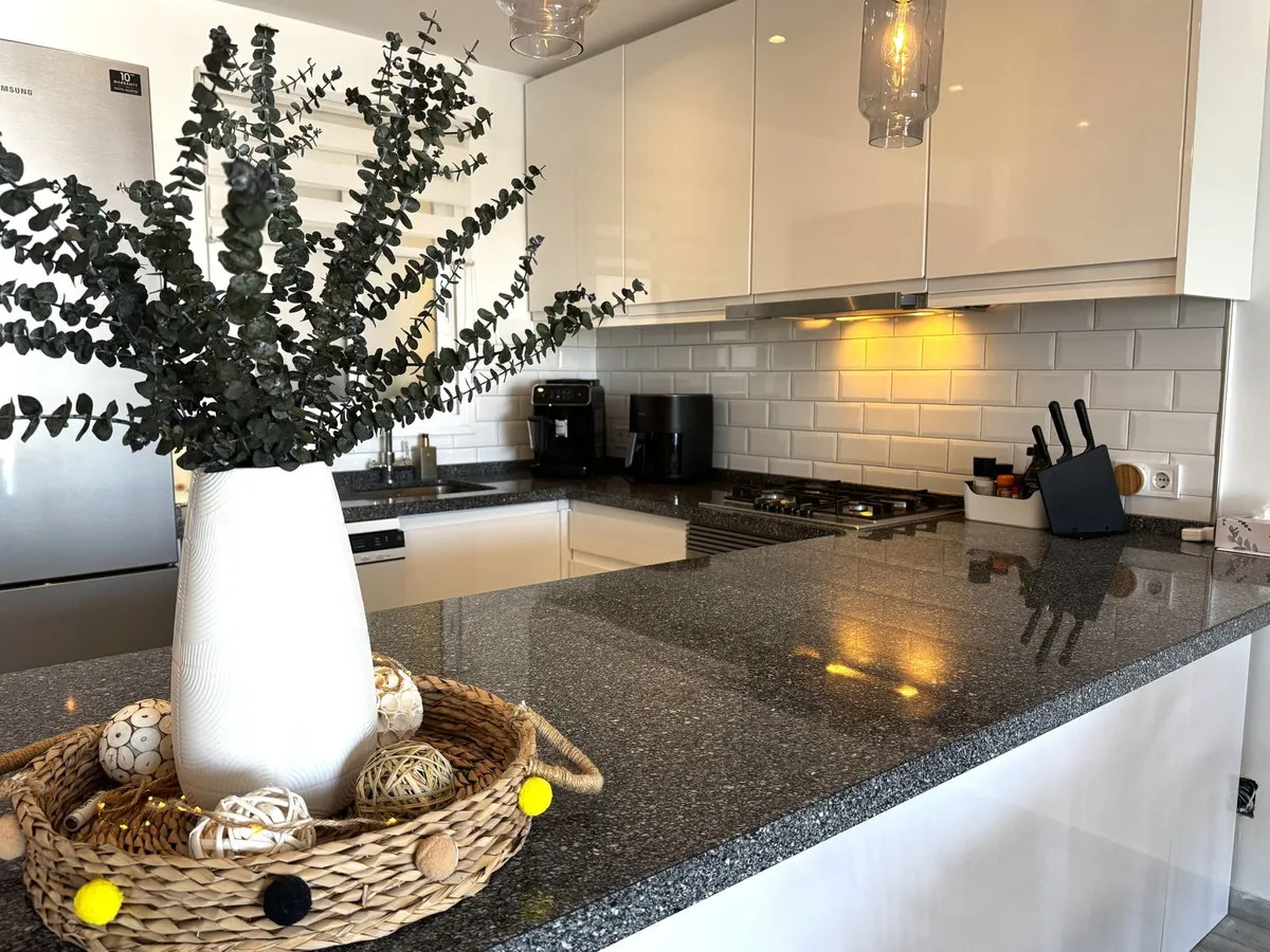 1b8c1548-52ff-47d2-b4f1-e03d003c1d37