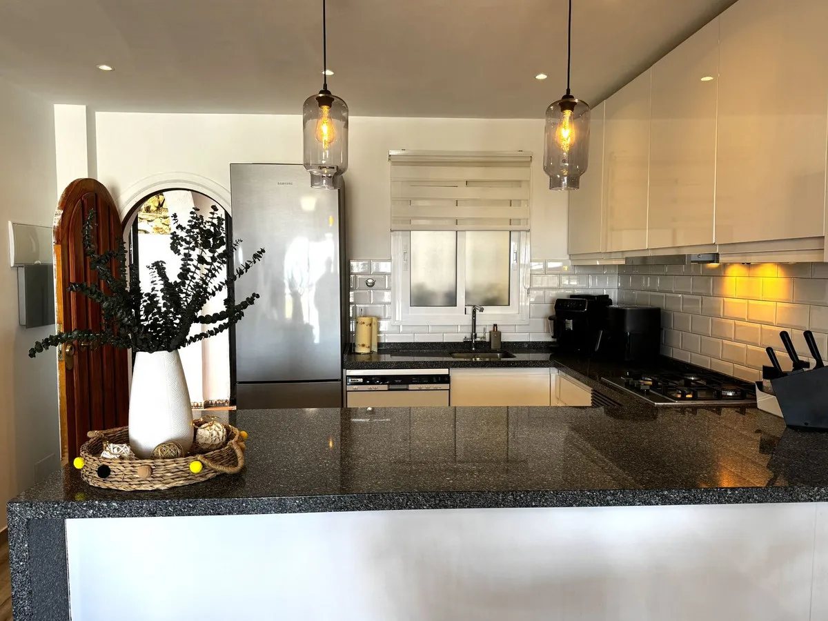 c9751198-d055-48f1-a45c-2e94f6a3bc92