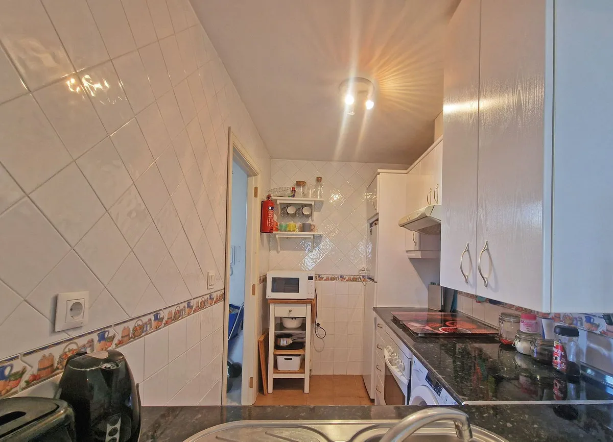 b4a33d52-a05e-4bc5-94f1-b40a23a9eae0