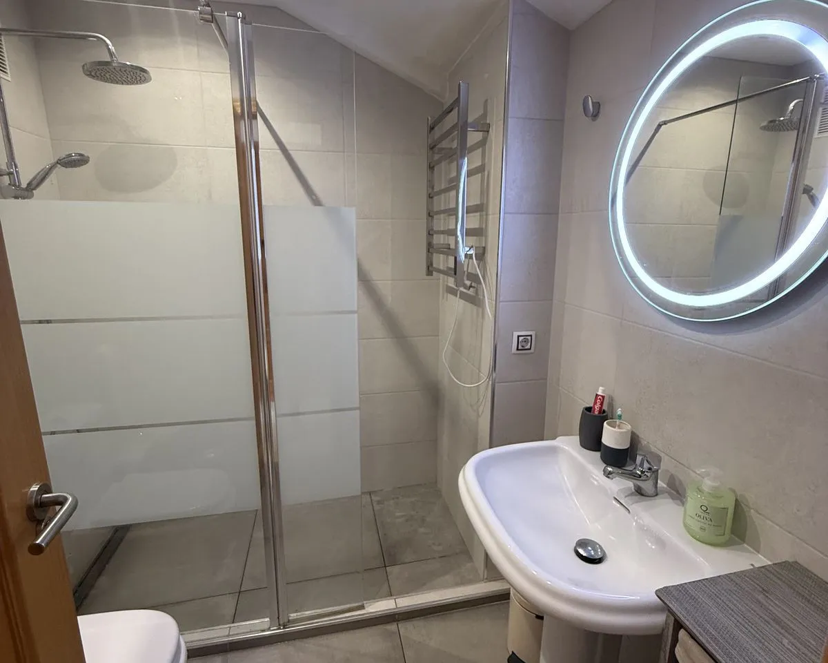 c4d9e8bb-69d2-43f2-b24e-fcd73e928ca5