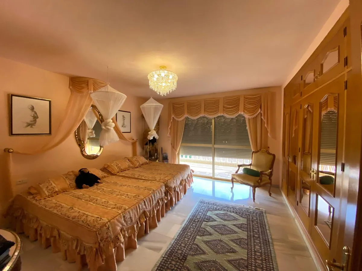 a37e8940-9d06-436c-b616-e186e569b8ba