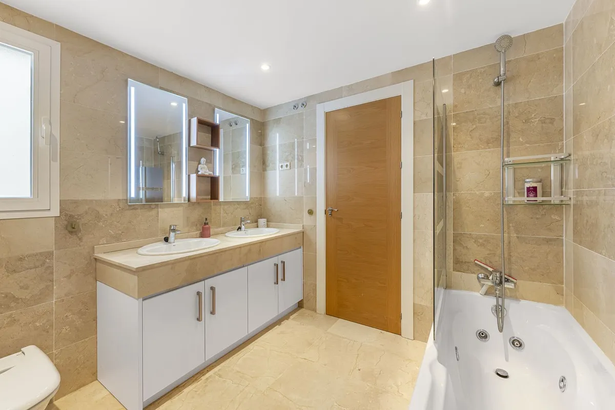 d78fb580-fe82-432e-aa89-24c7f83a0026