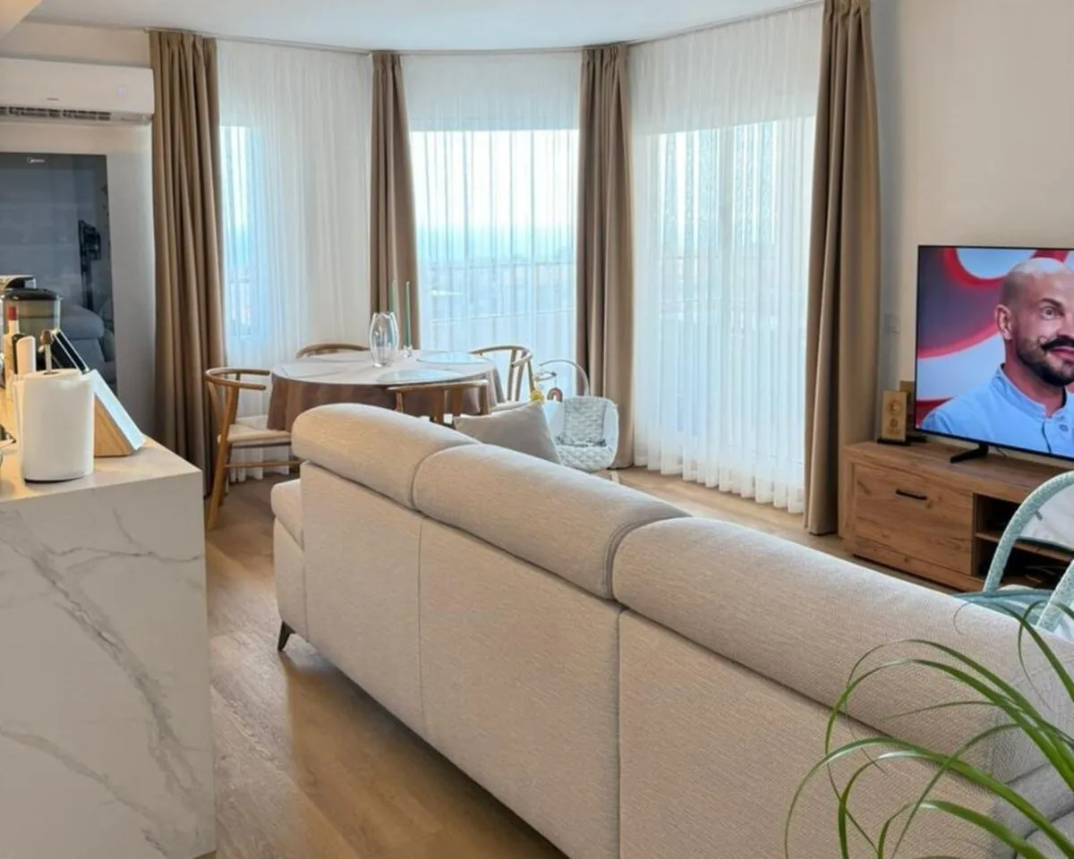 ea82c05e-dad3-494d-a9df-52abaa0ecbc1