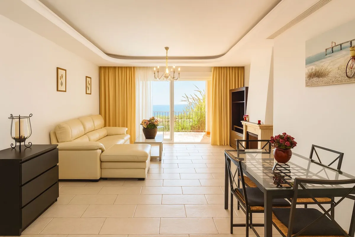 c0f8b28e-8c89-4dbe-810e-1bc2c862a130