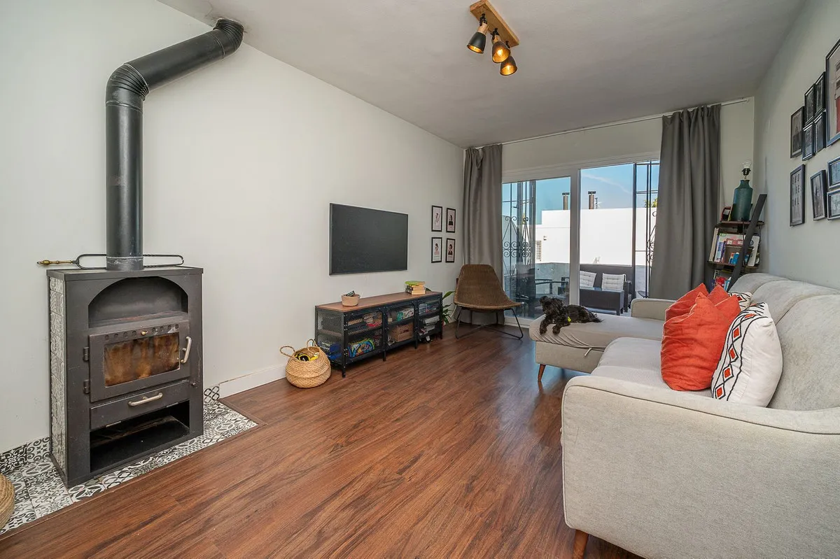 5b2e99b4-5a54-4baf-8b02-b25e95636981