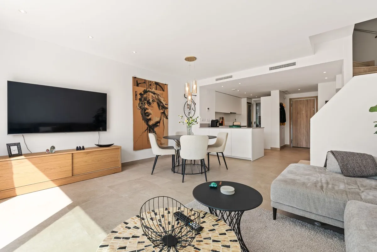 e1d2b211-53bf-4c79-b409-03a17d6adb1f