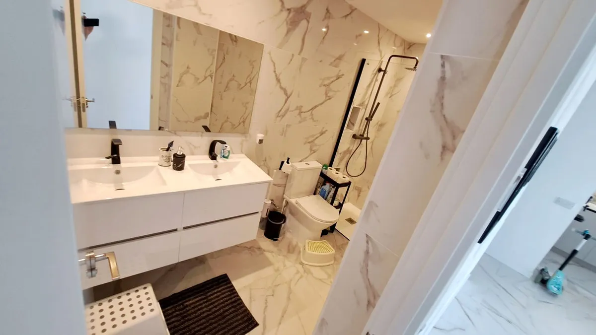 fe332bd7-c831-4575-b438-664d31aa8f33