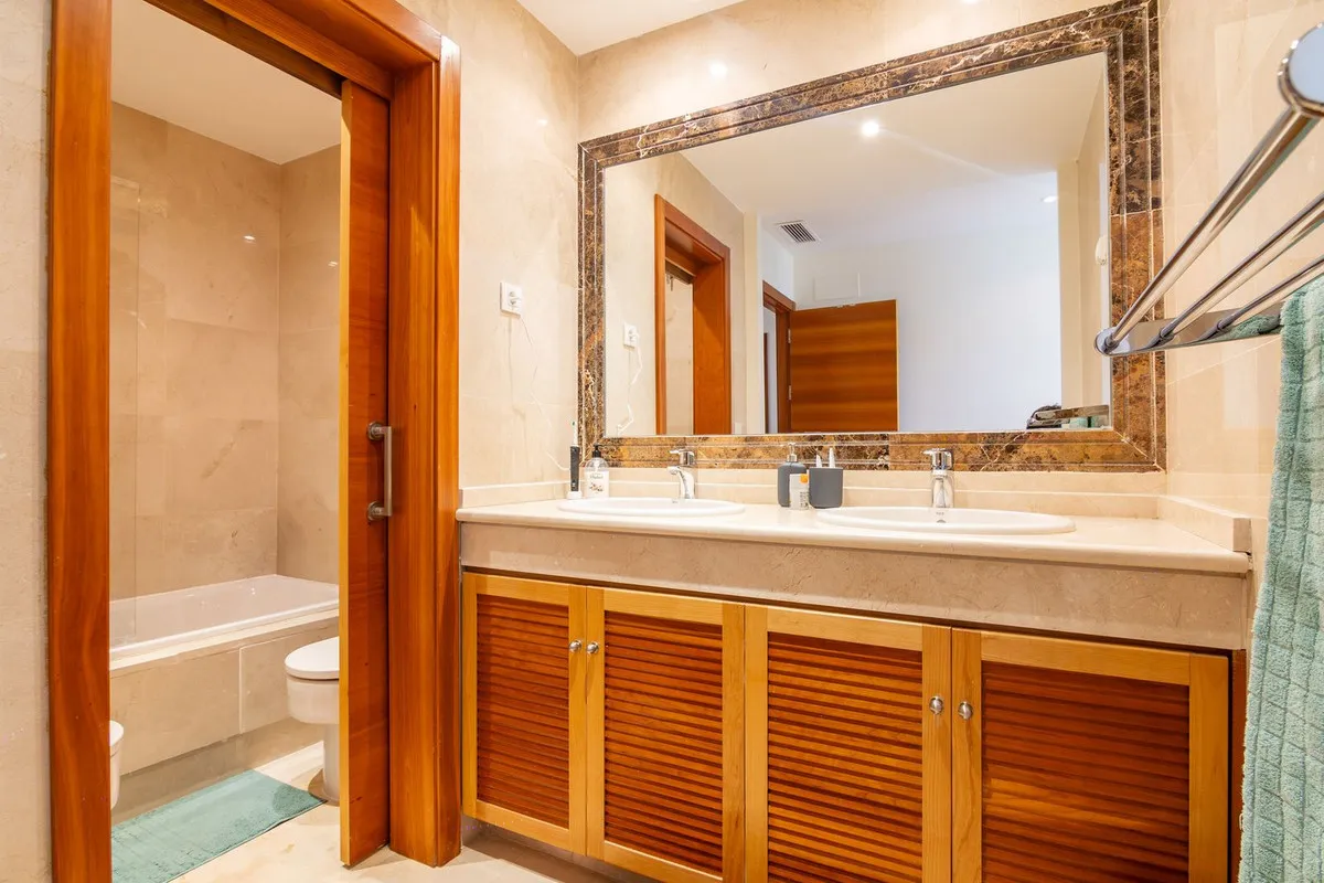 4c3b7094-77c8-49da-aa30-fd3dfd5075f1