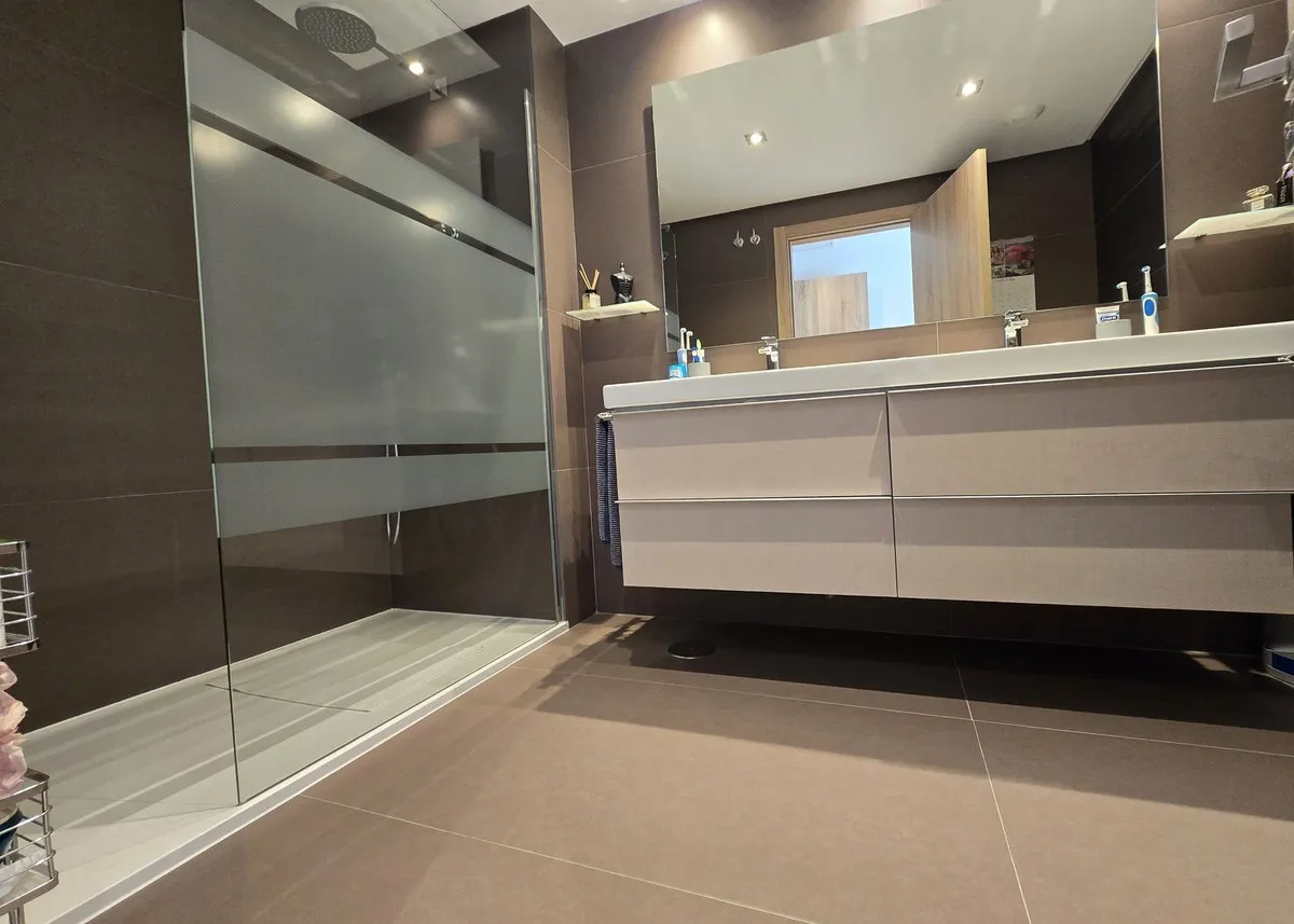 aa354051-9a5c-47f8-a5ca-f6525b85d285