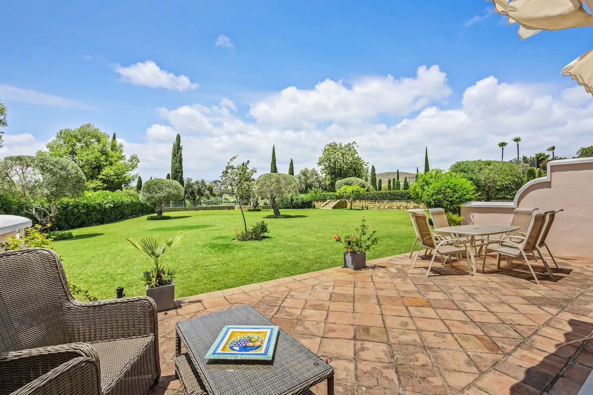 b7438236-74ea-402e-bb7b-ff568d1e2947