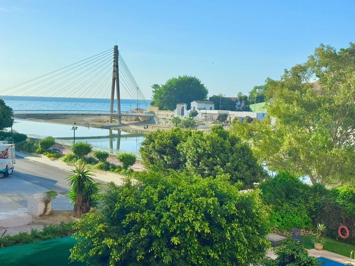 64b10140-af2d-4ea2-81c8-59a17d73250e