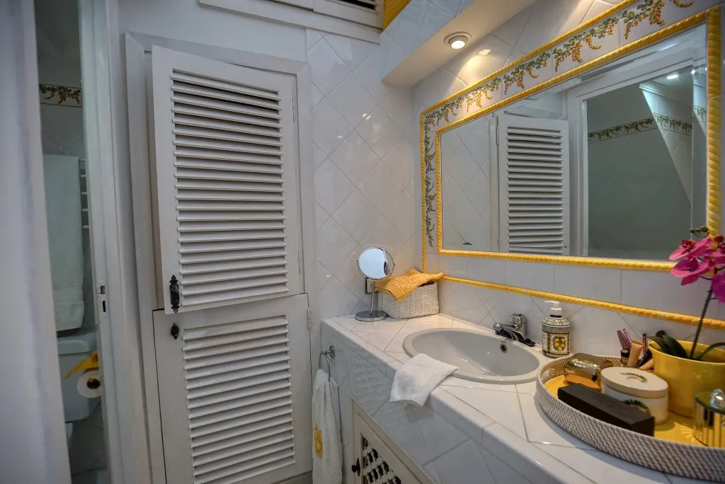 52b30305-8f81-4ad2-aa78-2c1cd24994a1