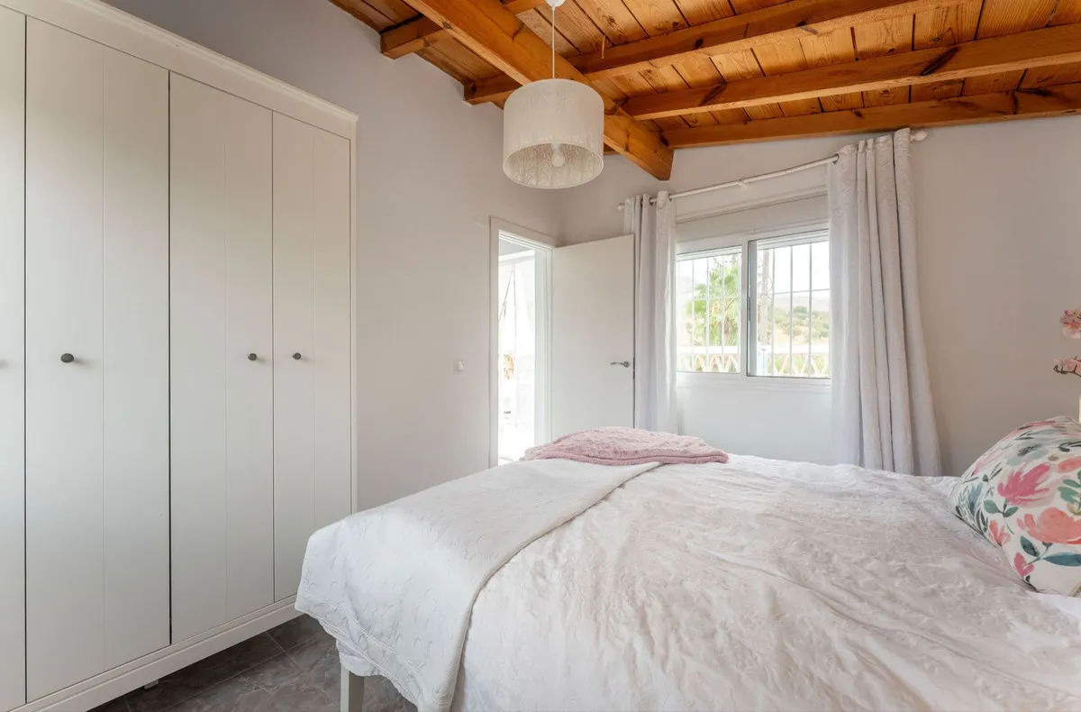 6b685cee-f679-4dc6-9426-71a398577f9f