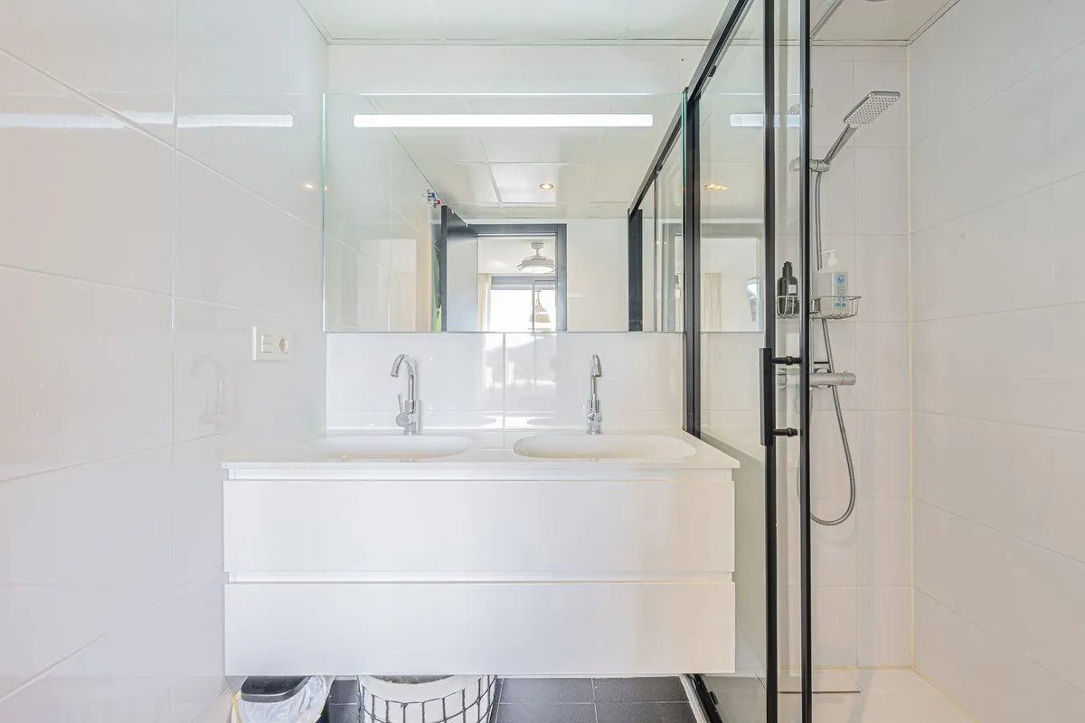 ef7af2b7-b42b-46f3-a2e8-6e588fd15dd4