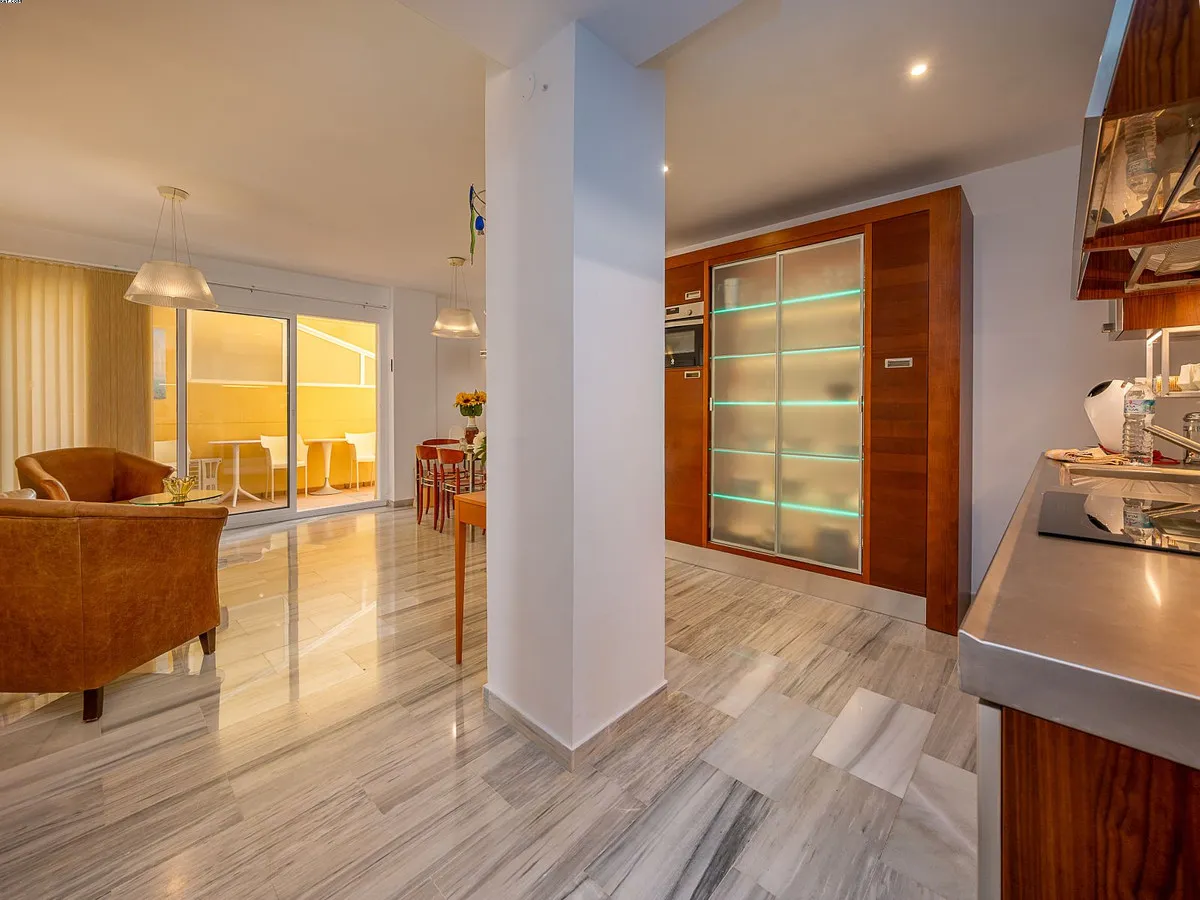 e15f6527-3ab0-4121-83d4-bc04af9dda90