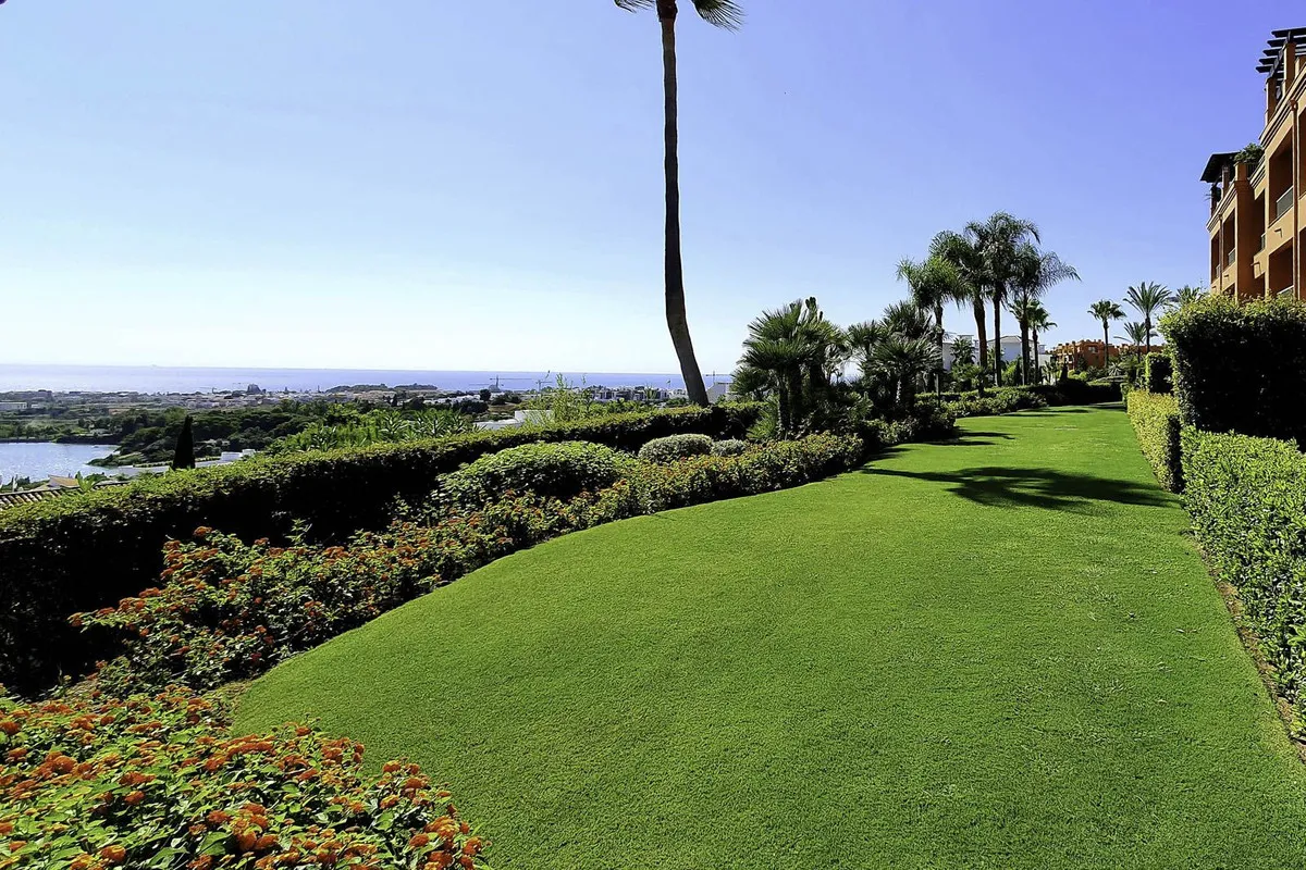 261eba05-a0ec-43ed-8aef-b94b424c2699