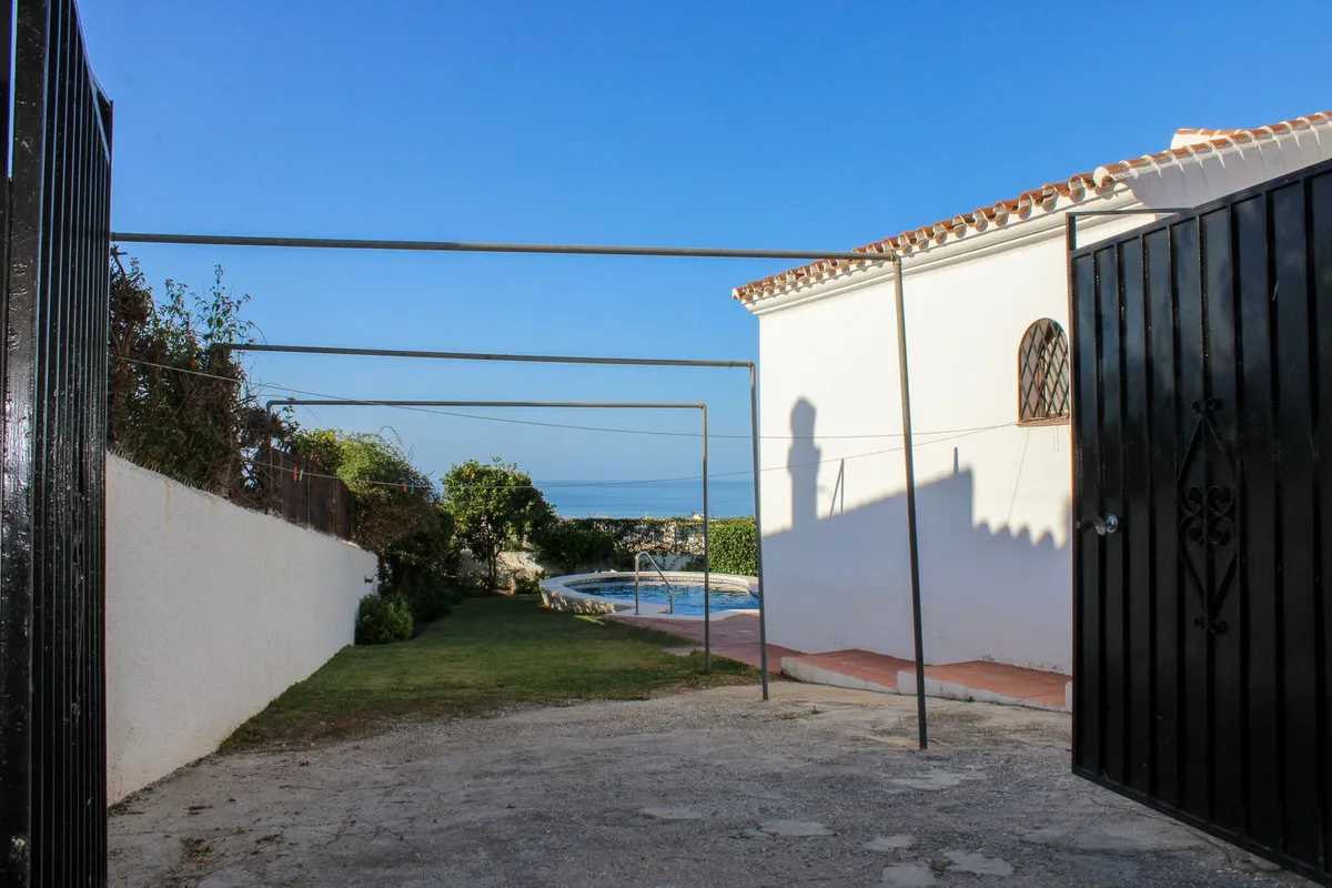 984f8a3f-0038-4811-a1de-0130c29d6d6a