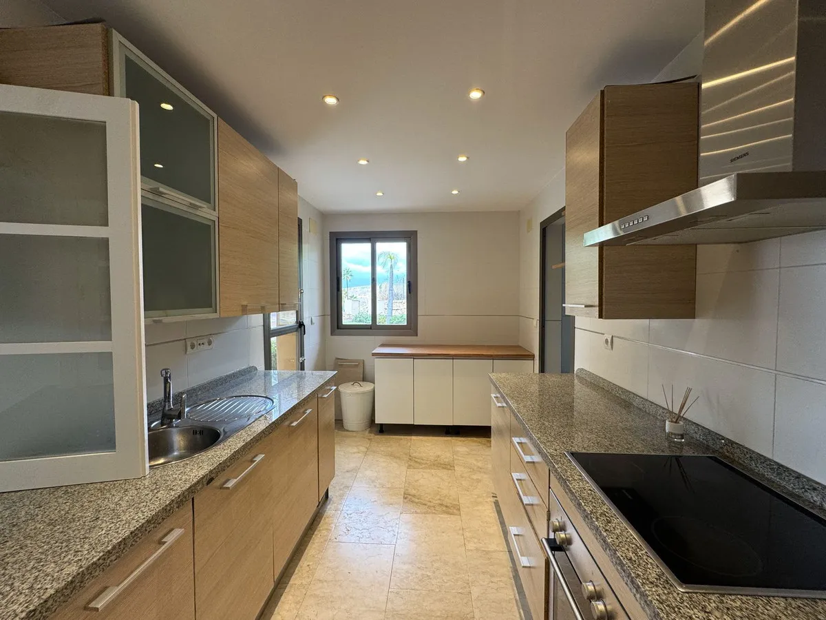 e52efaaf-f435-4684-8c7e-905a921638c4