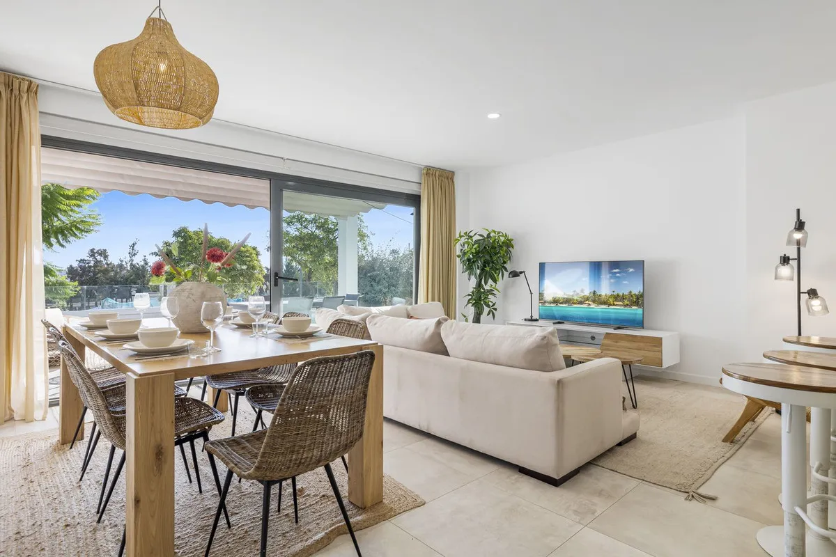 Modern Coastal Living: 3-Bed South Bay Apartment