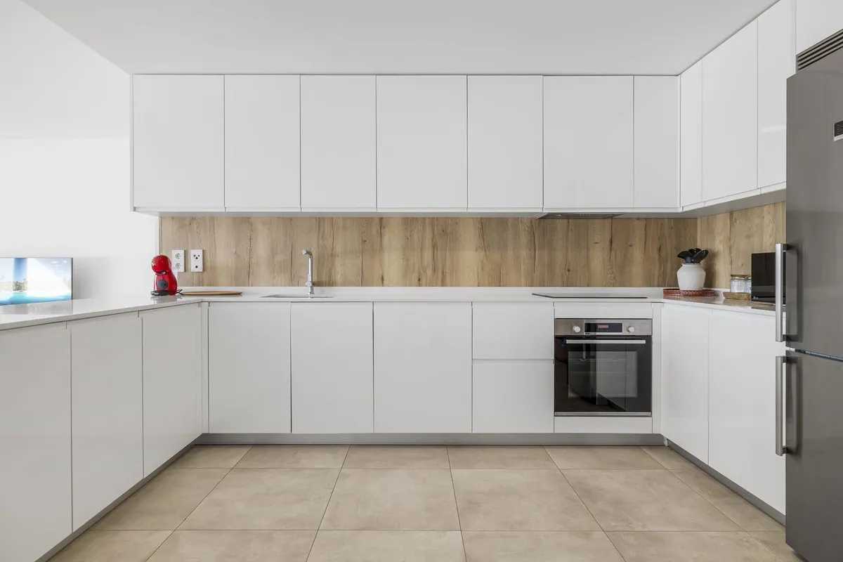 f5c8e209-f8c3-48ad-a502-5fafb567b619