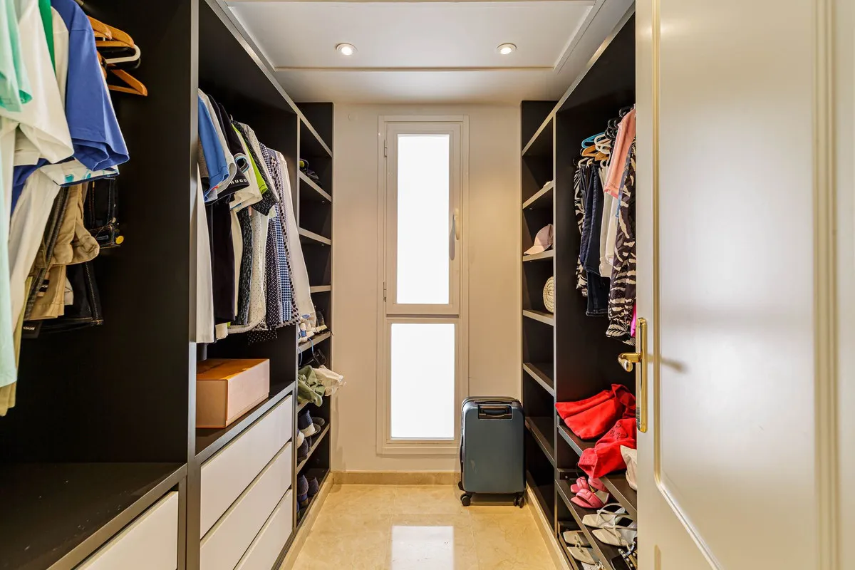 49ecfa1c-1947-43fd-825c-df87a6deb650