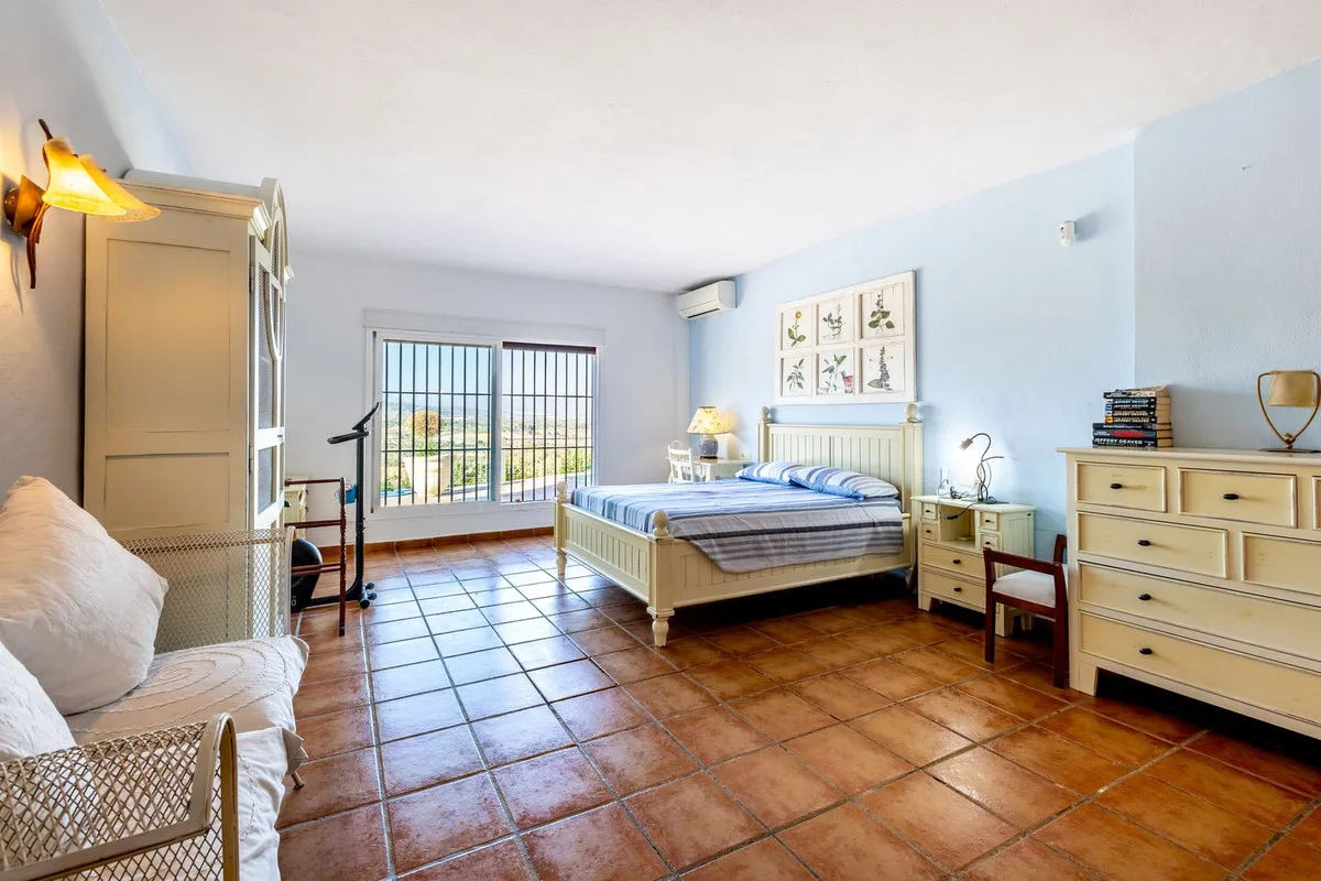 4d8279c1-46fa-4bb7-a0d2-afc96aecedd6