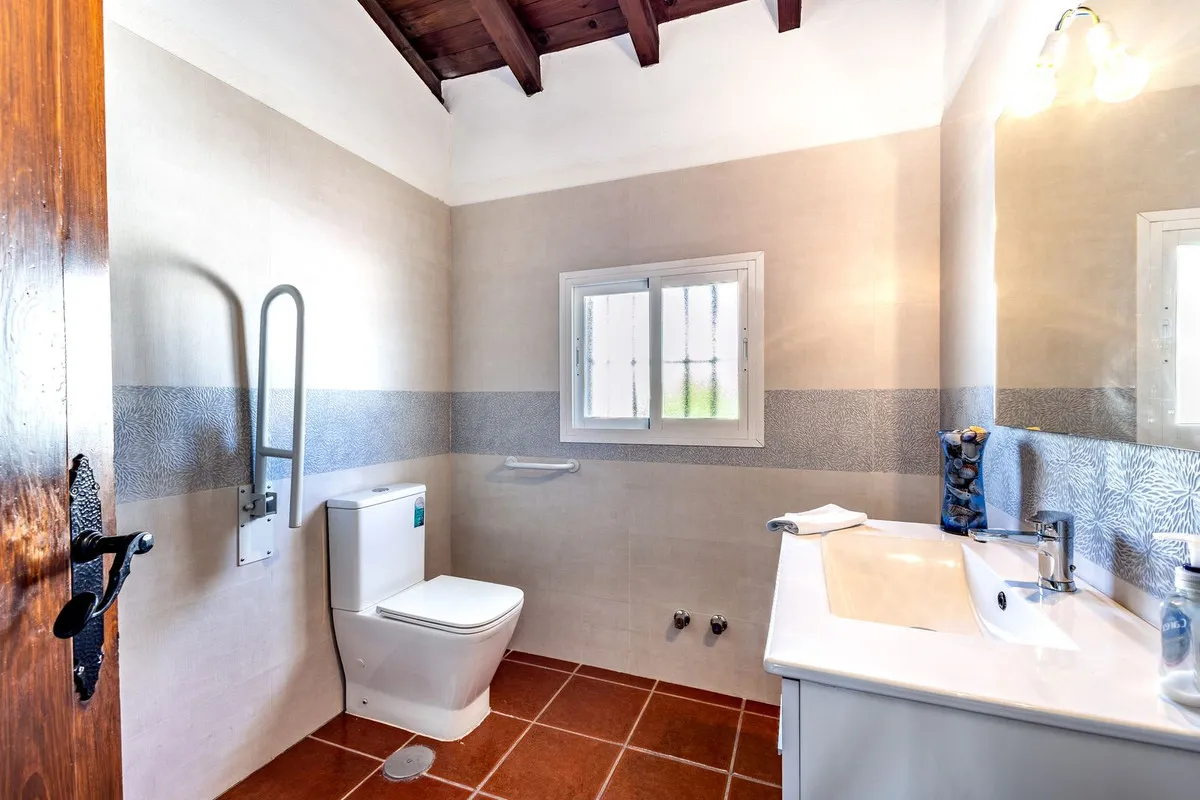 c5fb1f5e-d034-4c9b-9eb6-41da3ce1ae5c