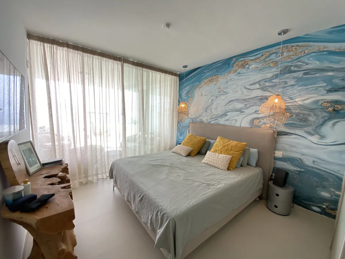 9bc4bf4f-173d-4d50-8741-740e79f3d5b5