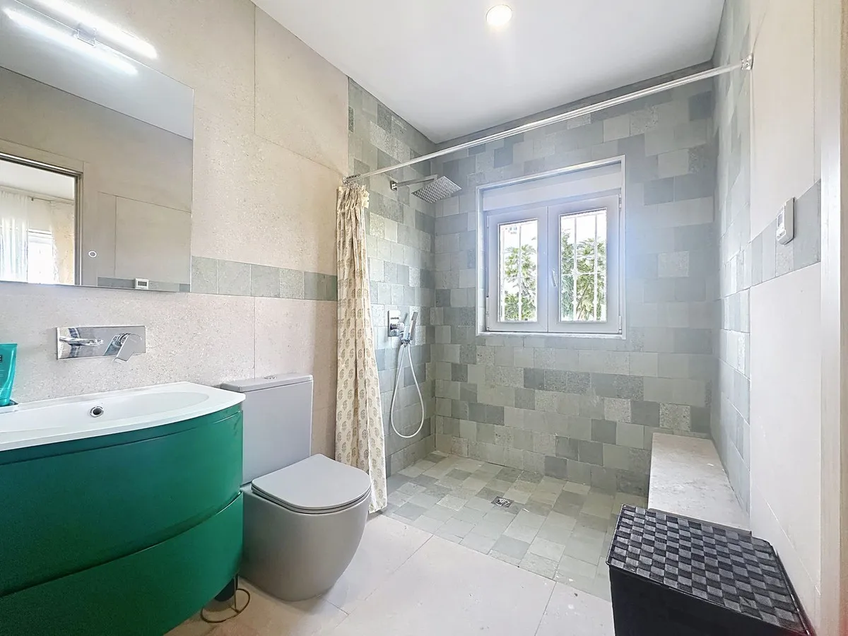 042b5595-a7fb-4cb1-86da-43b076c0325f