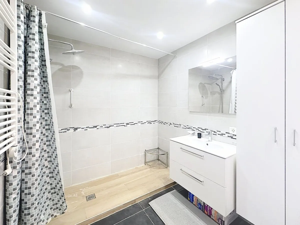 64dd639d-0aca-4479-90dc-4d4699c2638b