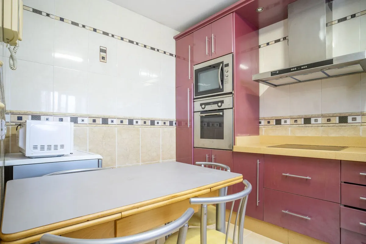 2e230596-76b6-4f44-9ab0-fc89421b330f