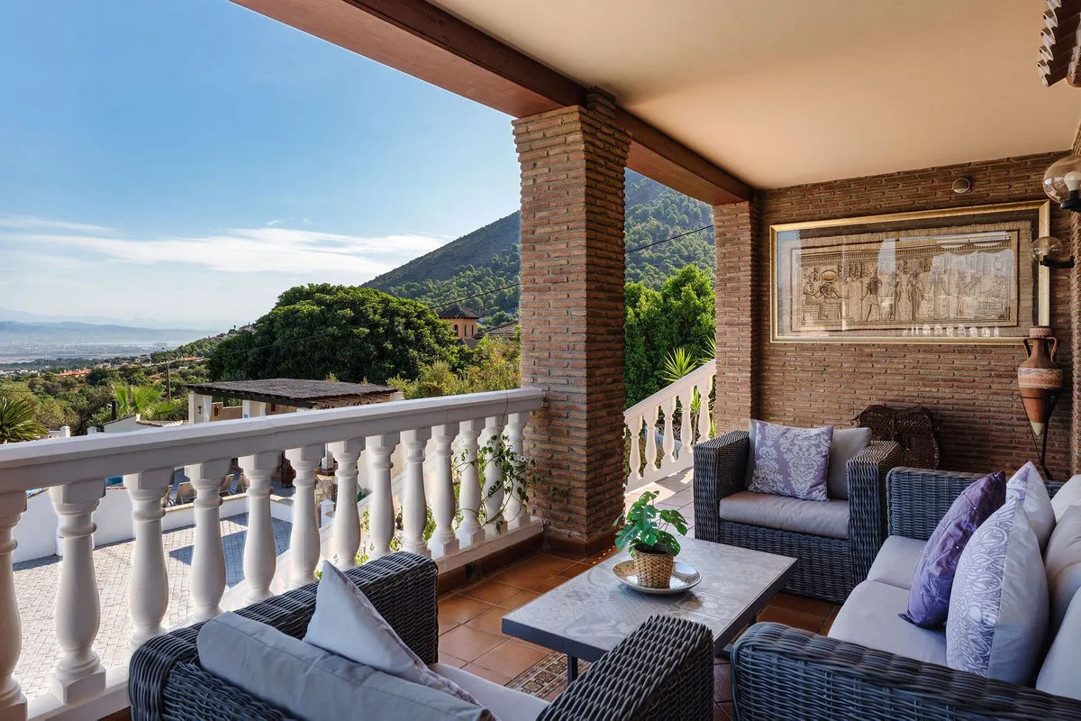 9b5d5f2b-2913-4842-ae51-f4603c6ebbb4