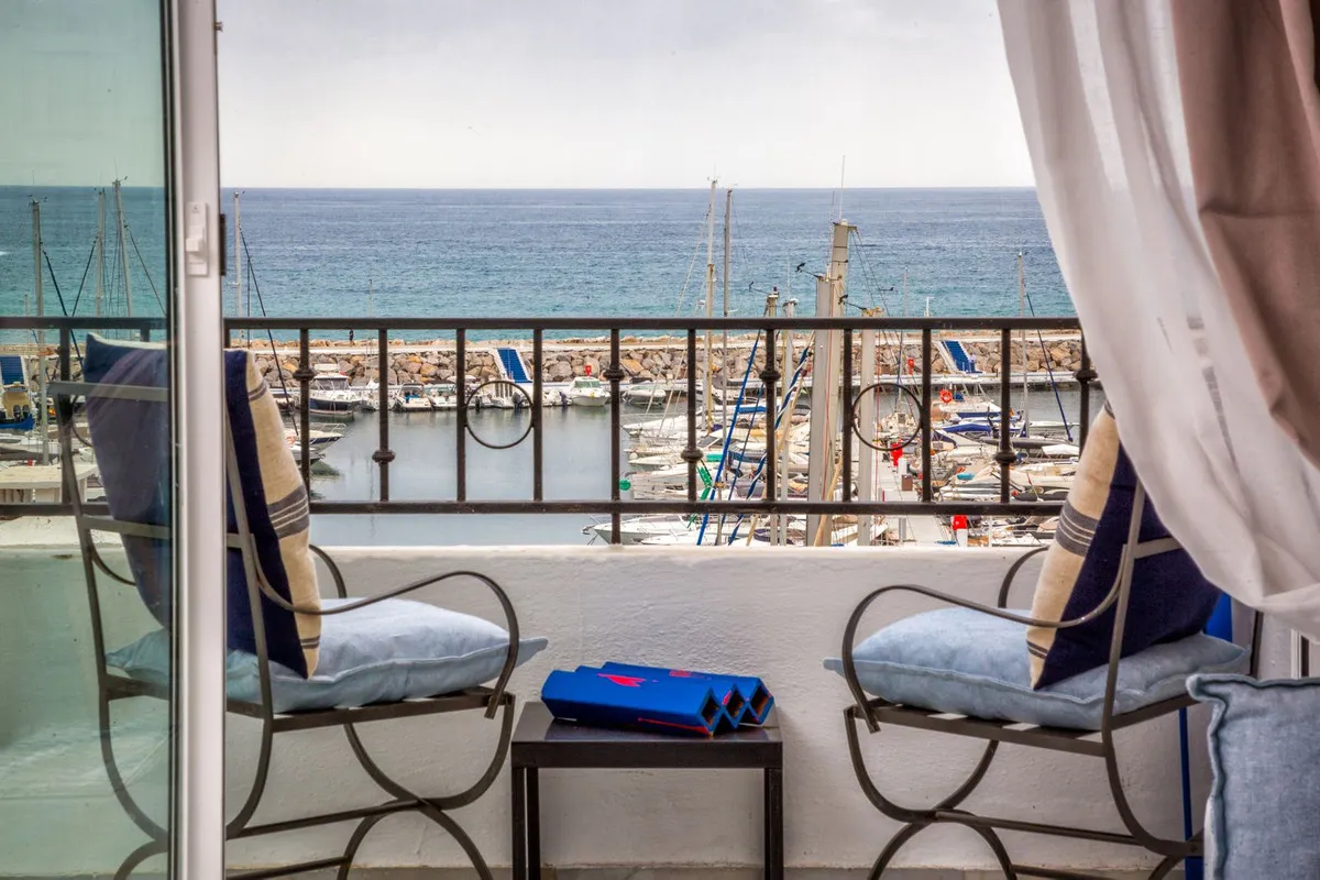 c5a3fc19-6cc8-415a-b3a2-5f00d30b7a19