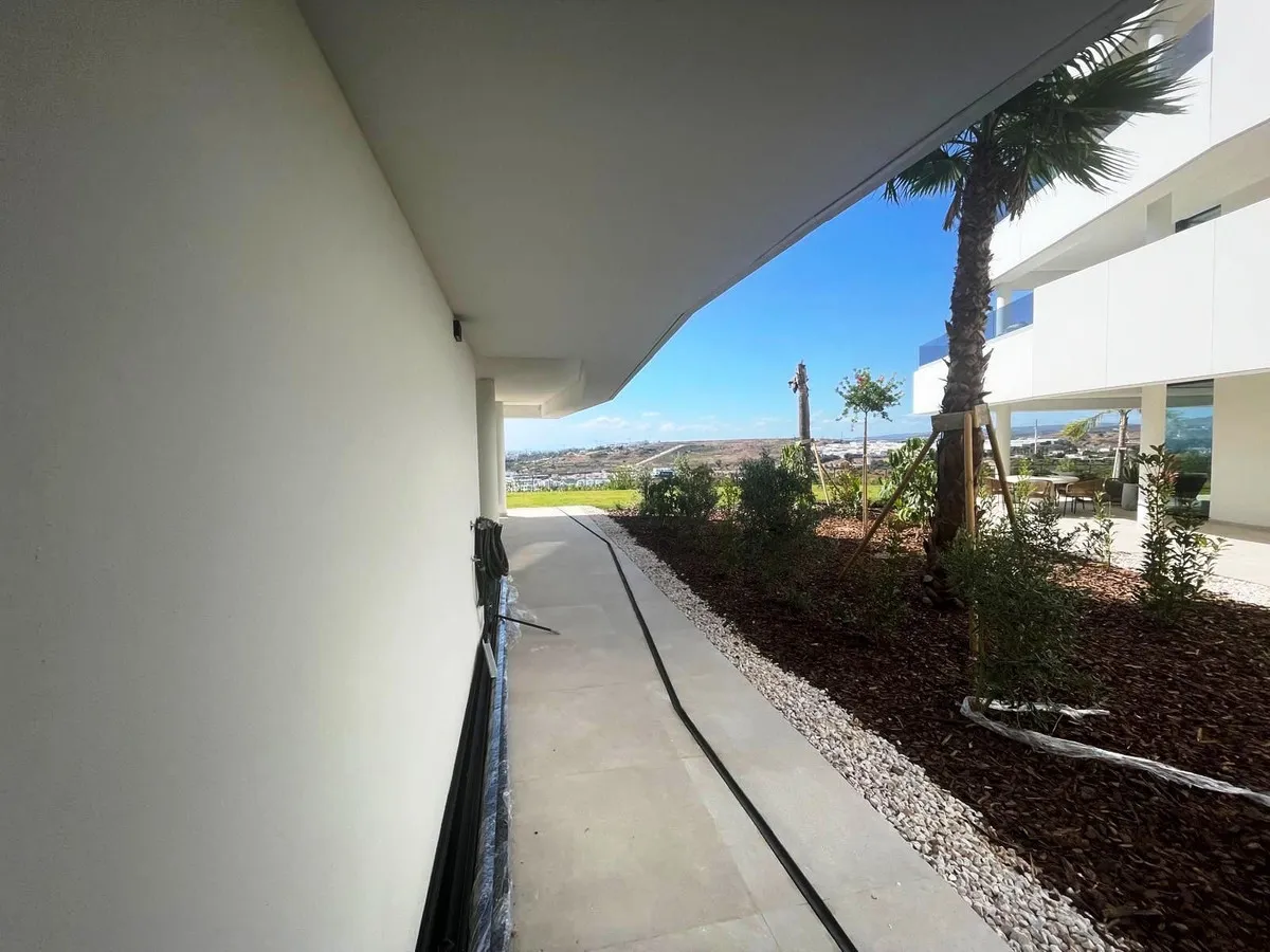 8e4d4502-05d9-4693-8442-93e9cd24525d