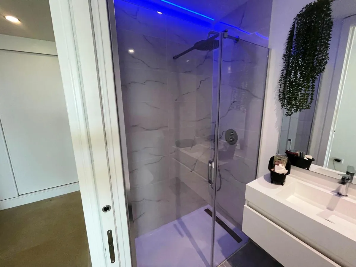 cba967c9-1f39-4c5d-b8a2-9c0d799a4031