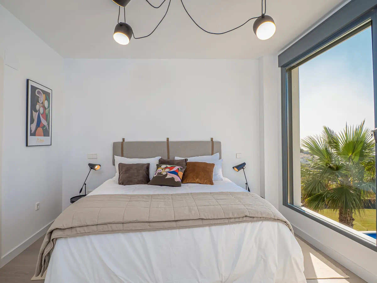 3797043c-3edf-4025-b9d9-e4fe503c2a0e