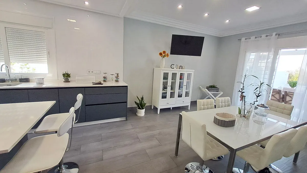 eeb794f0-a993-4151-a54b-113f2e3bf3ad