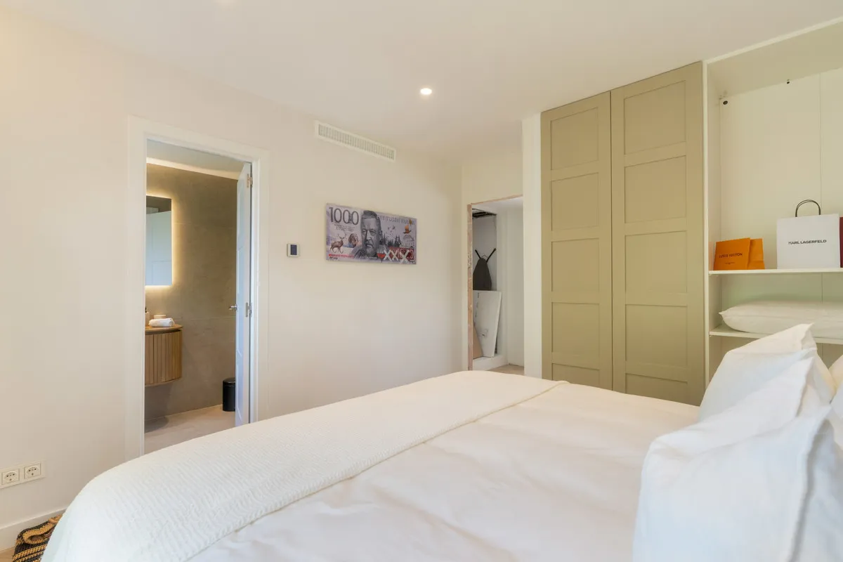 3b9af286-5479-4264-a281-7404fd6b30c3