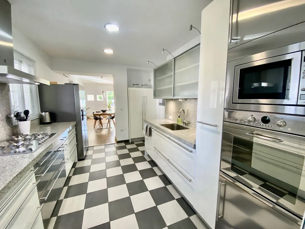 92b9048d-6d5e-4a33-9cd0-0e6de9529ec6