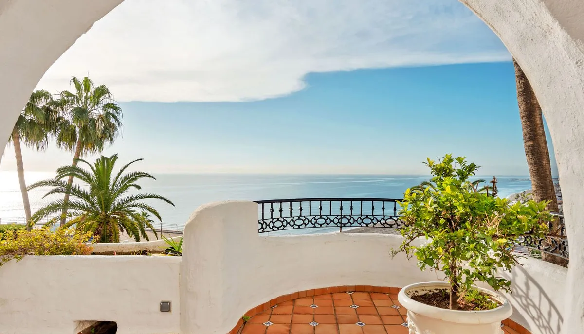 aa454fd9-b521-4134-b974-bac5e484a535