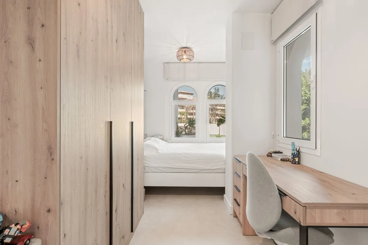 e3b0f181-35da-49f6-b797-6540774b9f51