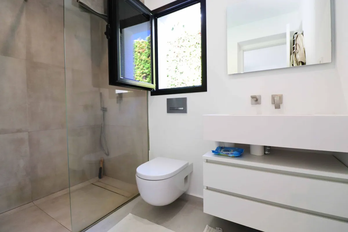 eb05c3bd-58cc-4aa1-a0e5-41245aa80009