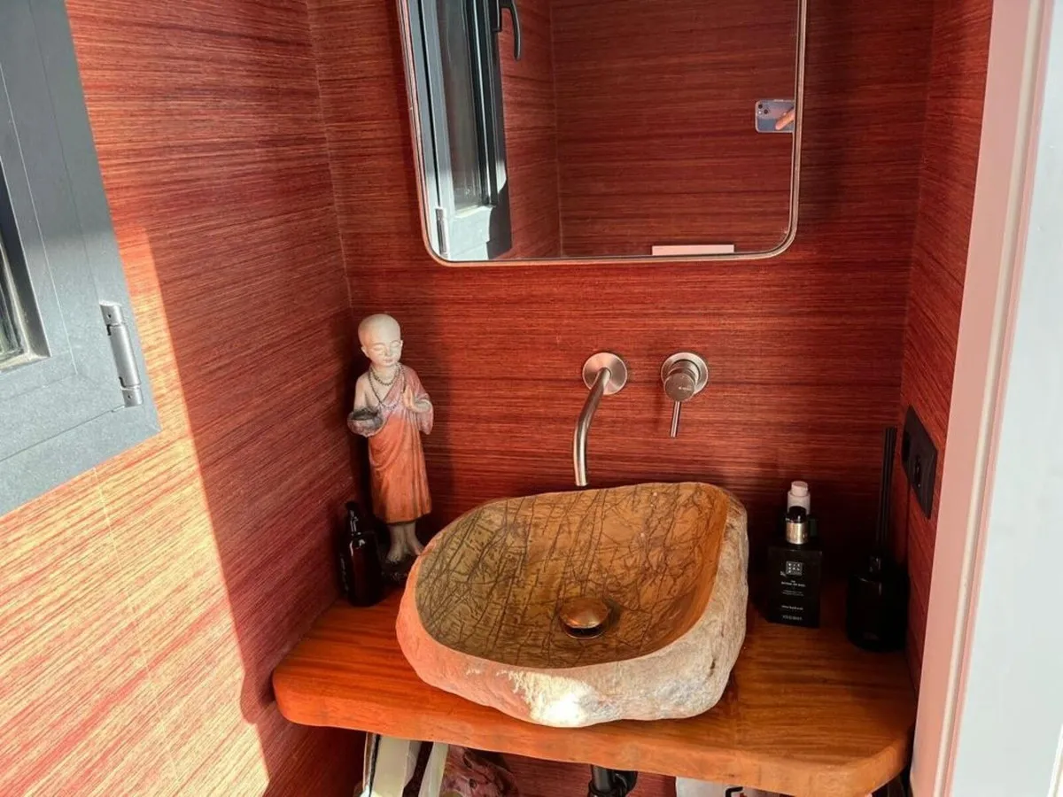 c70f2465-b50b-46c5-9c91-1b8867668b73