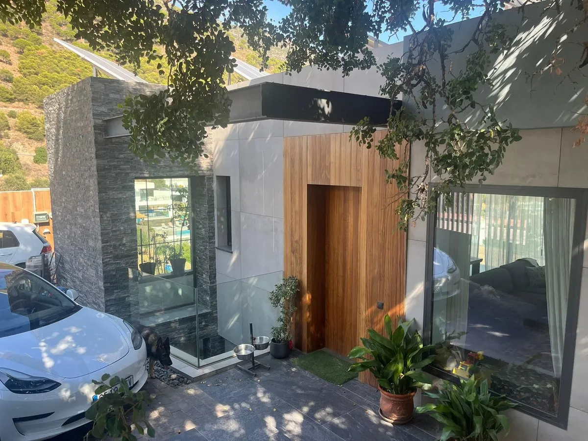 d8b3370d-11e2-4388-abd3-3230367d6226